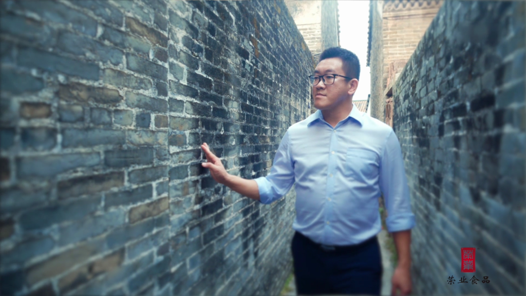 荣业腊味王显韬：情迷腊味巧创新 心系桑梓显情怀